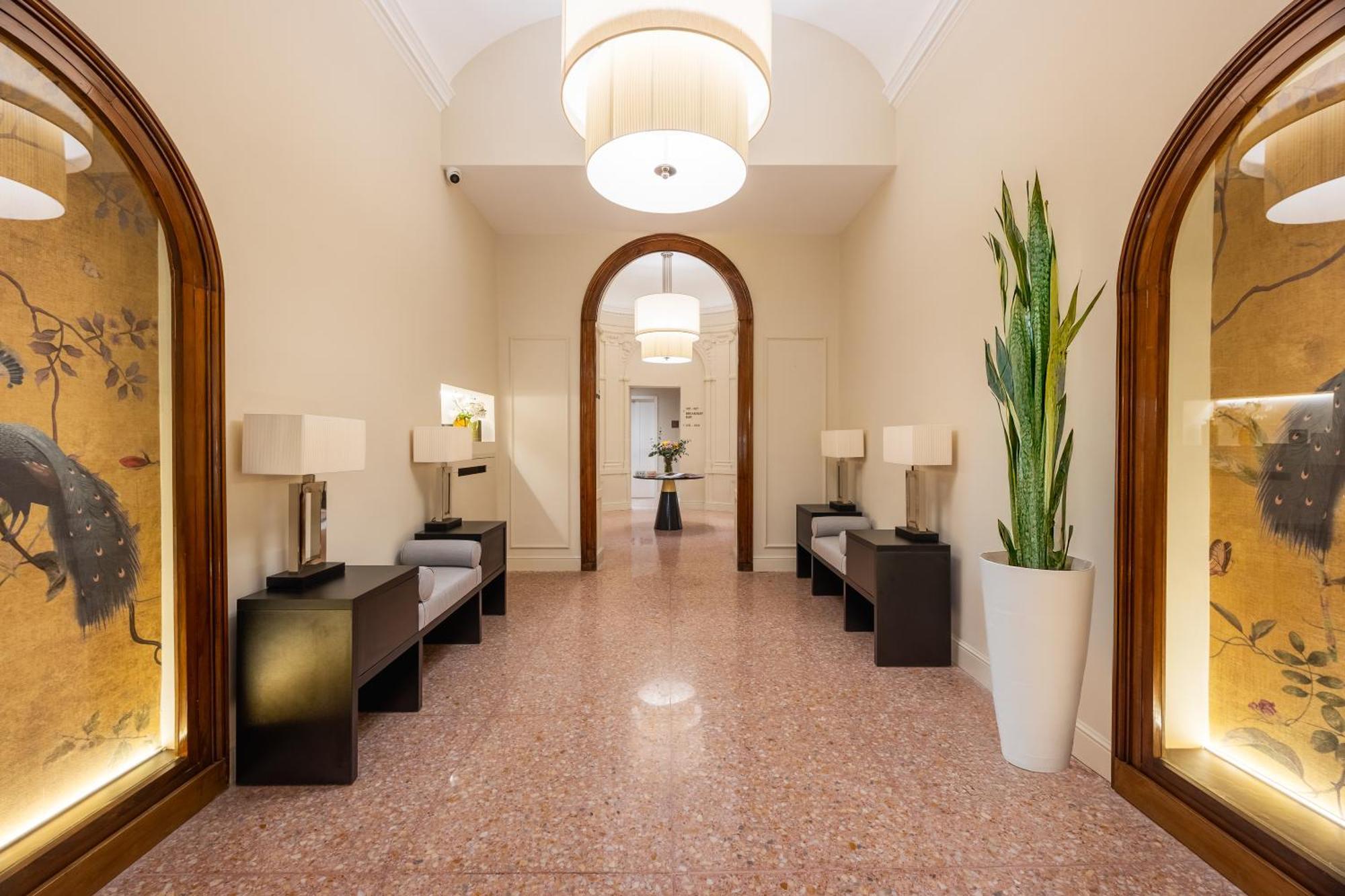 Bh Hotel — Photos 1